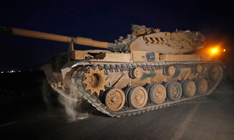 دبابة تركية على الحدود السورية تتجهز لهجوم بري في إطار عملية نبع السلام - 9 من تشرين الأول 2019 (وسائل إعلام تركية)