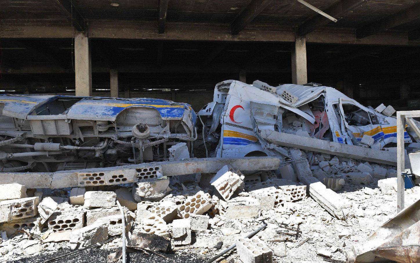 دمار سيارتي إسعاف للدفاع المدني جراء القصف على إدلب - أيار 2019 (AFP)