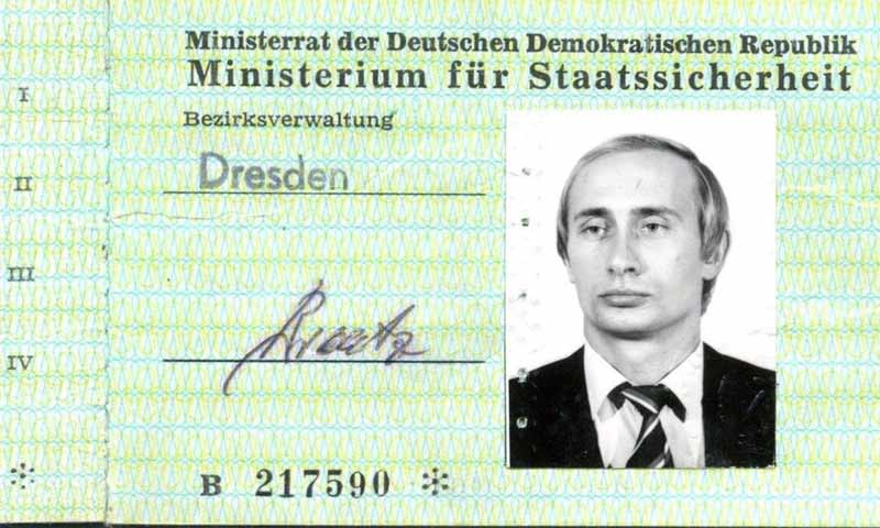 هوية عميل الاستخبارات الروسي فلاديمير بوتين في دريسدن في ألمانيا - 1985 (STASI-UNTERLAGEN-ARCHIV DRESDEN)