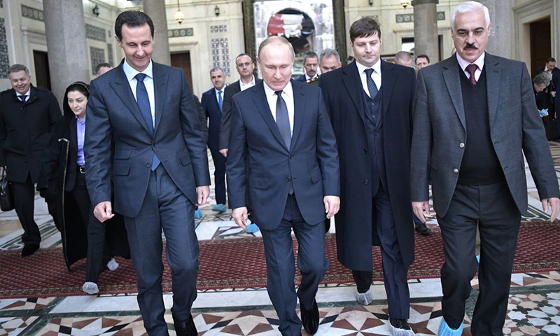 الرئيس الروسي فلاديمير بوتين ورئيس النظام السوري بشار الأسد في الجامع الأموي- 7 من كانون الثاني 2020 (رئاسة الجمهورية السورية)