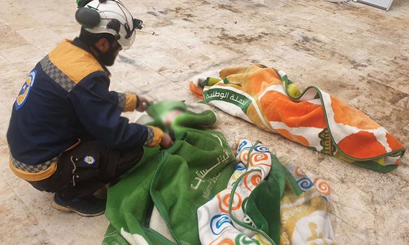 ضحايا إثر قصف قوات النظام وروسيا على مركز إيواء غربي حلب -18 كانون الثاني 2020 (الدفاع المدني)