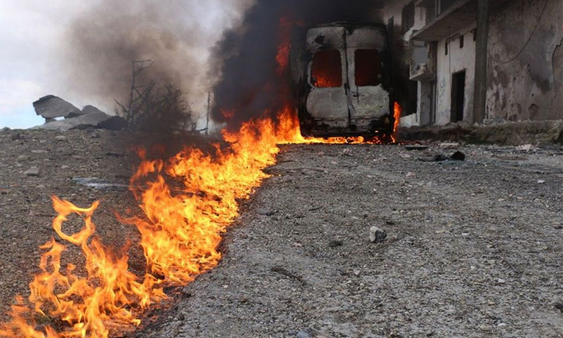 سيارة الإسعاف التي حرقت في غارة جوية استهدفت فريق الدفاع المدني الذي كان يحاول إسعاف ضحايا الغارة الجوية التي حدثت في أريحا- 23 كانون الثاني (الدفاع المدني)