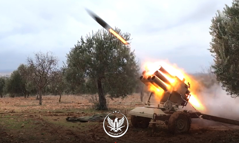 الجبهة الوطنية للتحرير أثناء استهداف مواقع النظام بريف إدلب الشرقي 8 كانون الثاني 2020 (الجبهة الوطنية للتحرير)