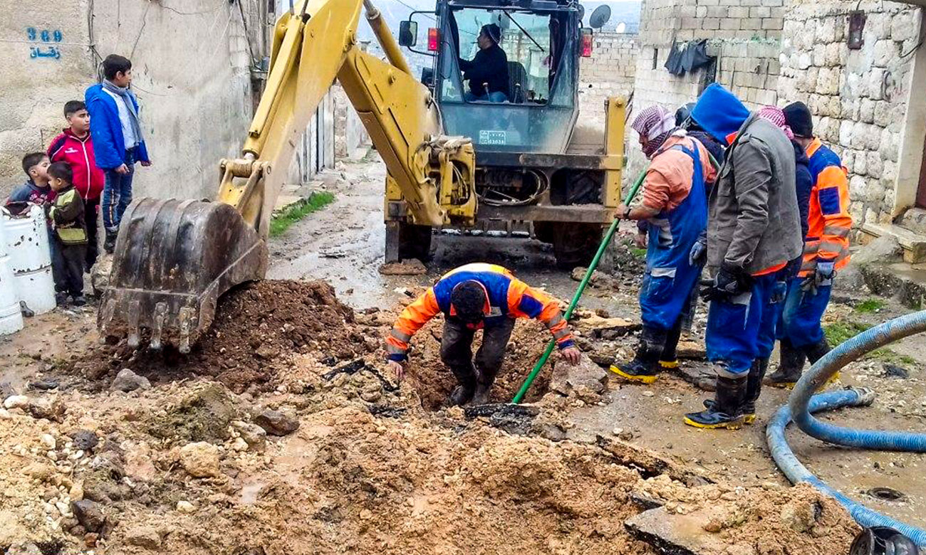 المجلس المحلي في عفرين ينفذ عمليات صيانة لمشكلة الصرف الصحي في حي الأشرفية في عفرين - 8 كانون الثاني 2020 (صفحة المجلس/ فيس بوك)