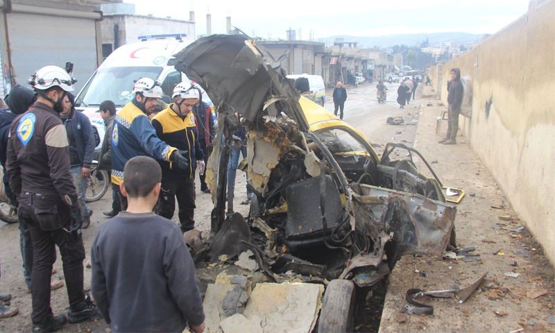 السيارة التي انفجرت فيها العبوة الناسفة في مدينة عفرين اليوم-8 من شباط (الدفاع المدني)