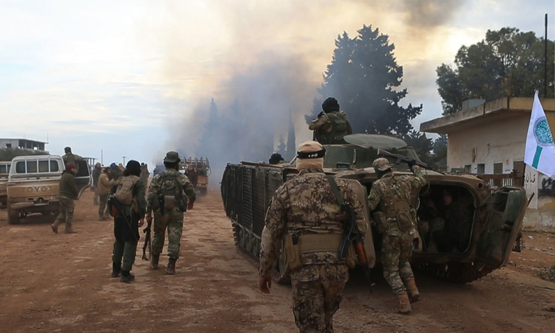 مقاتلي المعارضة السورية خلال توجههم إلى جبهات القتال - 16 شباط 2020 (إباء)