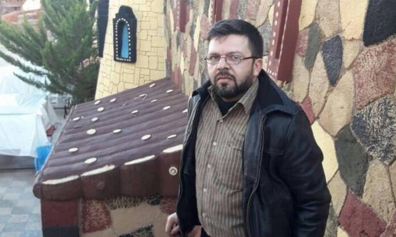 مدير مشفى "الشامي" في مدينة اريحا جنوبي إدلب، الدكتور زكوان طماع، الذي توفي بغارات جوية استهدفت المشفى في 29 من كانون الثاني، (زكوان طماع/فيس بوك)
