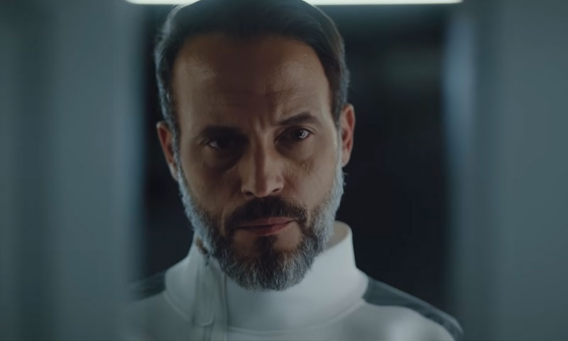 الممثل يوسف الشريف في لقطة من مسلسل النهاية (البرومو الرسمي على يويتوب)