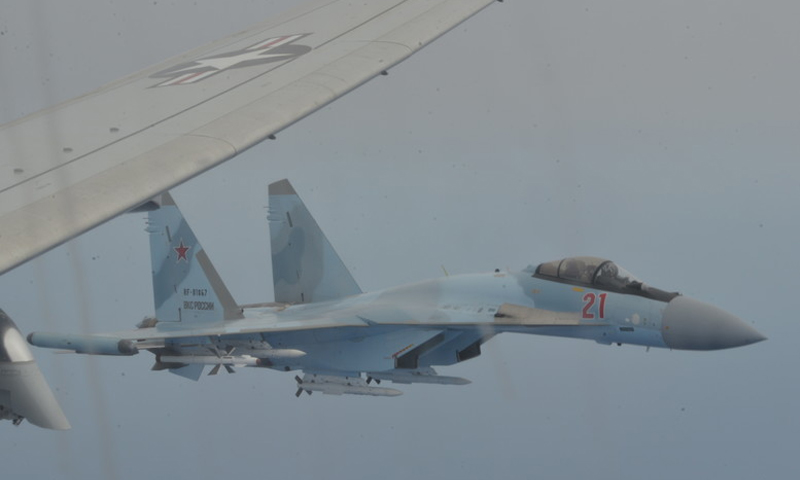 المقاتلة الروسية التي اعترضت طائرة الاستطلاع الأمريكية في المتوسط- 26 من أيار (U.S. 6th Fleet)