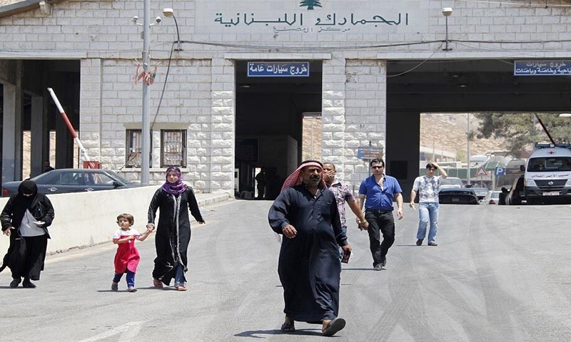 مركز المصنع الحدودي بين سوريا ولبنان (رويترز)