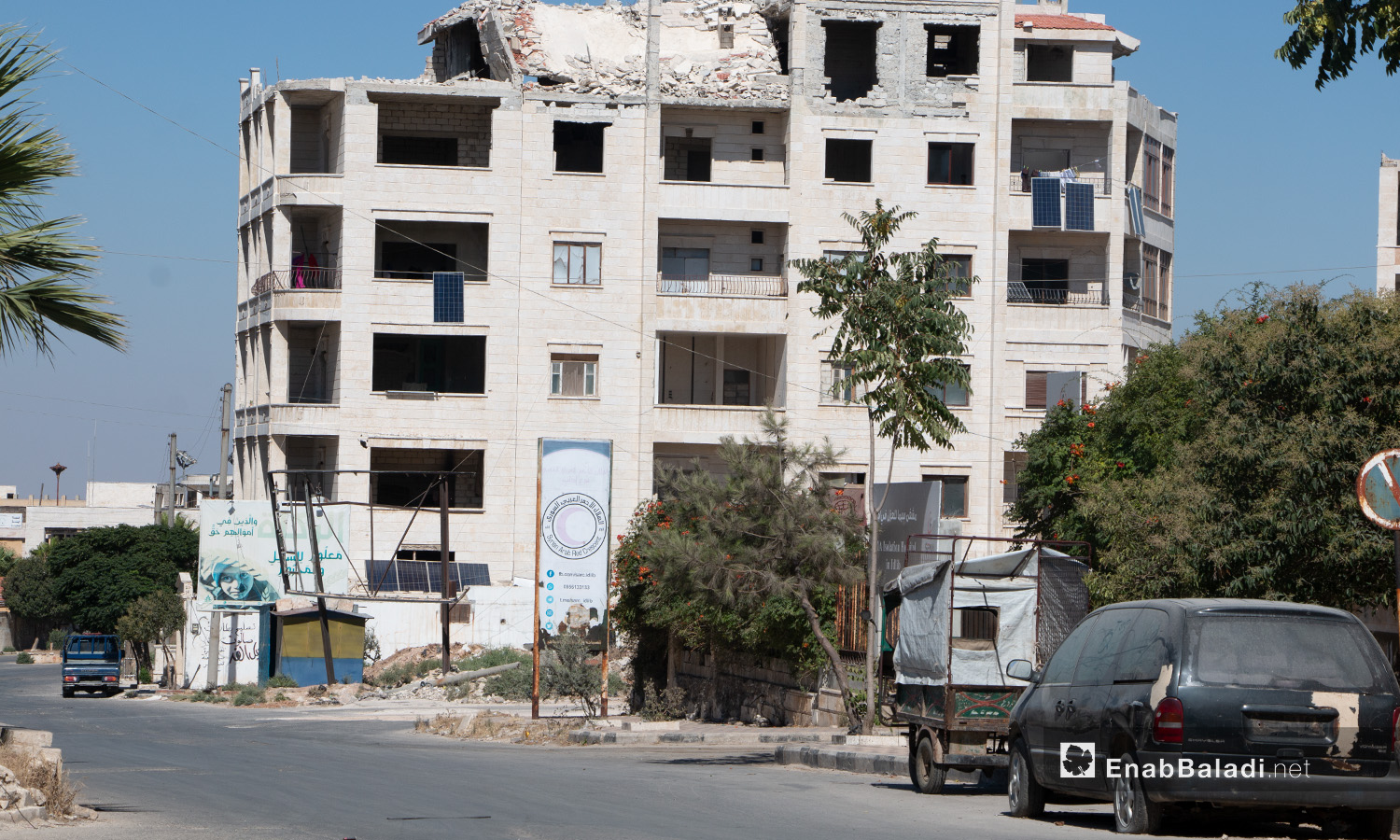 بناء متضرر جراء القصف في مدينة إدلب - 14 تموز 2020 (عنب بلدي/أنس الخولي)