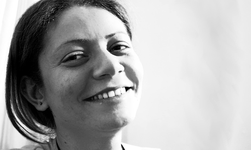 المحامية والناشطة الحقوقية السورية رزان زيتونة المختطفة في مدينة دوما في 2018- (المركز السوري للإعلام وحرية التعبير)