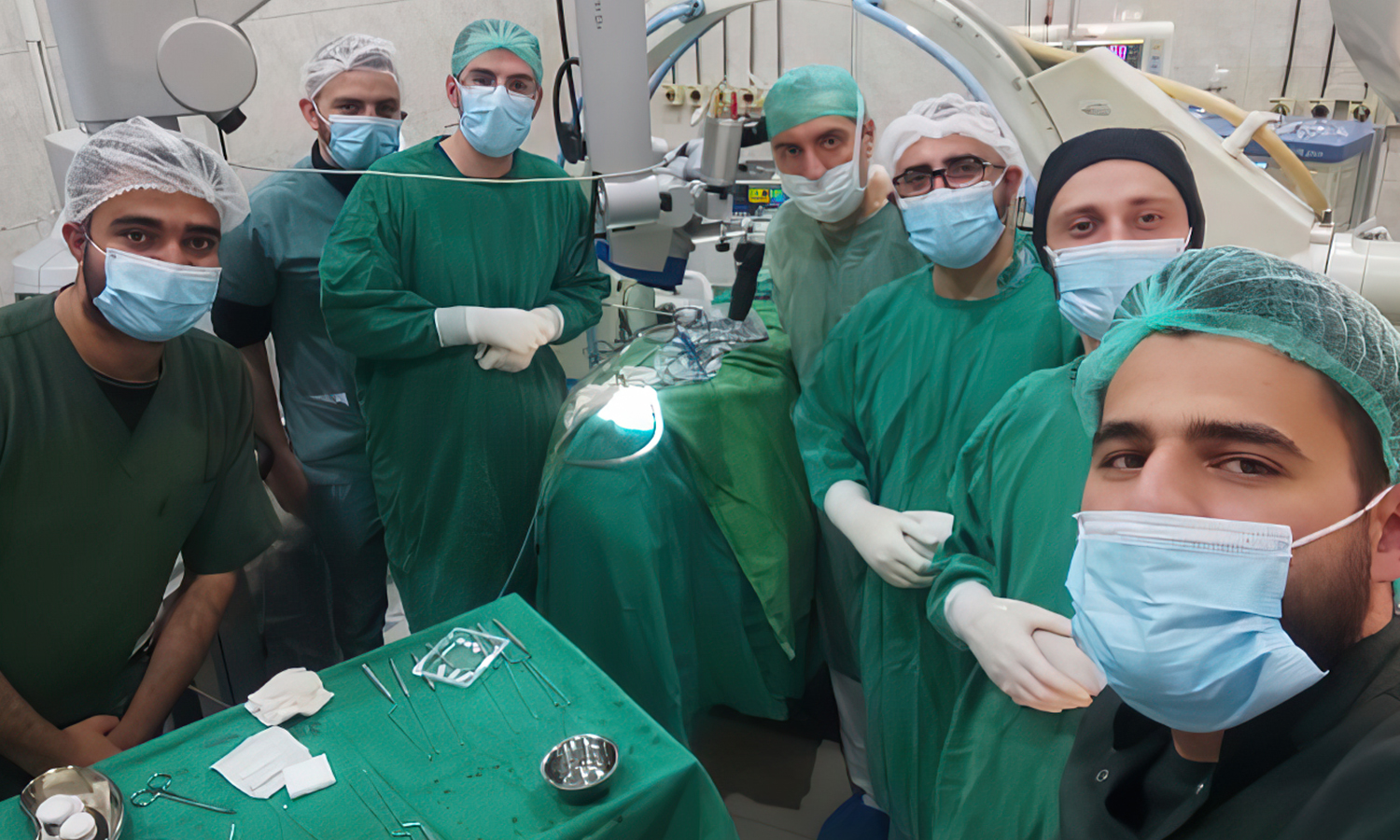 أطباء في مستشفى الرازي الحكومي في حلب