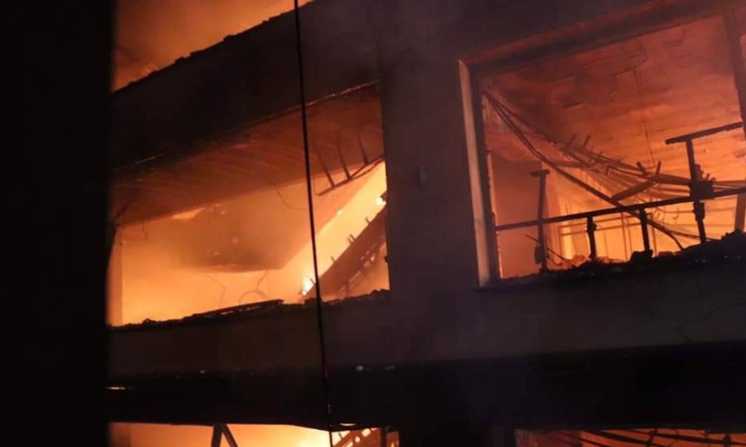 حريق في "مول لاميرادا" بدمشق في 1 من آذار 2022 (الداخلية السورية)