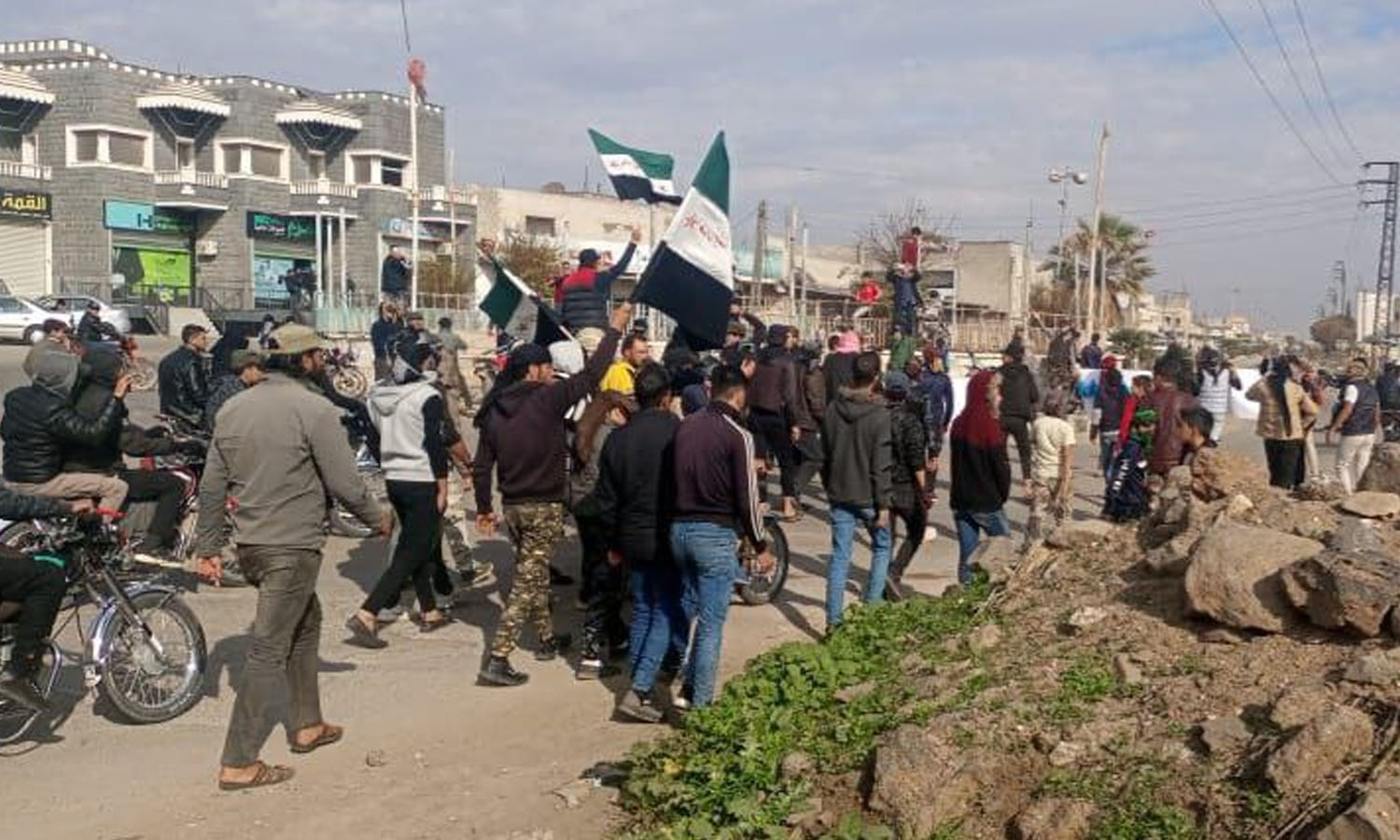 احتجاجات في مدينة جاسم شمالي درعا للمطالبة بالإفراج عن المعتقلين- 21 كانون الأول 2022 (ناشطون/ غرف أخبار محلية عبر تطبيق واتس آب)
