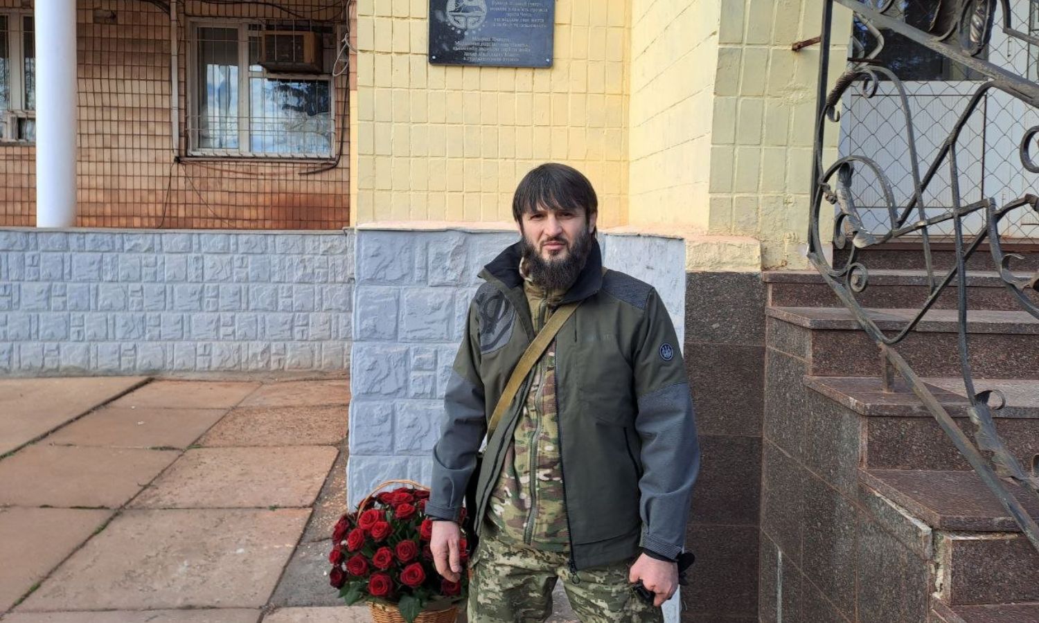 قائد جماعة “أجناد القوقاز”، رستم آزييف، المعروف بـ”عبد الحكيم الشيشاني" في أوكرانيا- 8 كانون الثاني 2023 (Muslim/ تويتر)