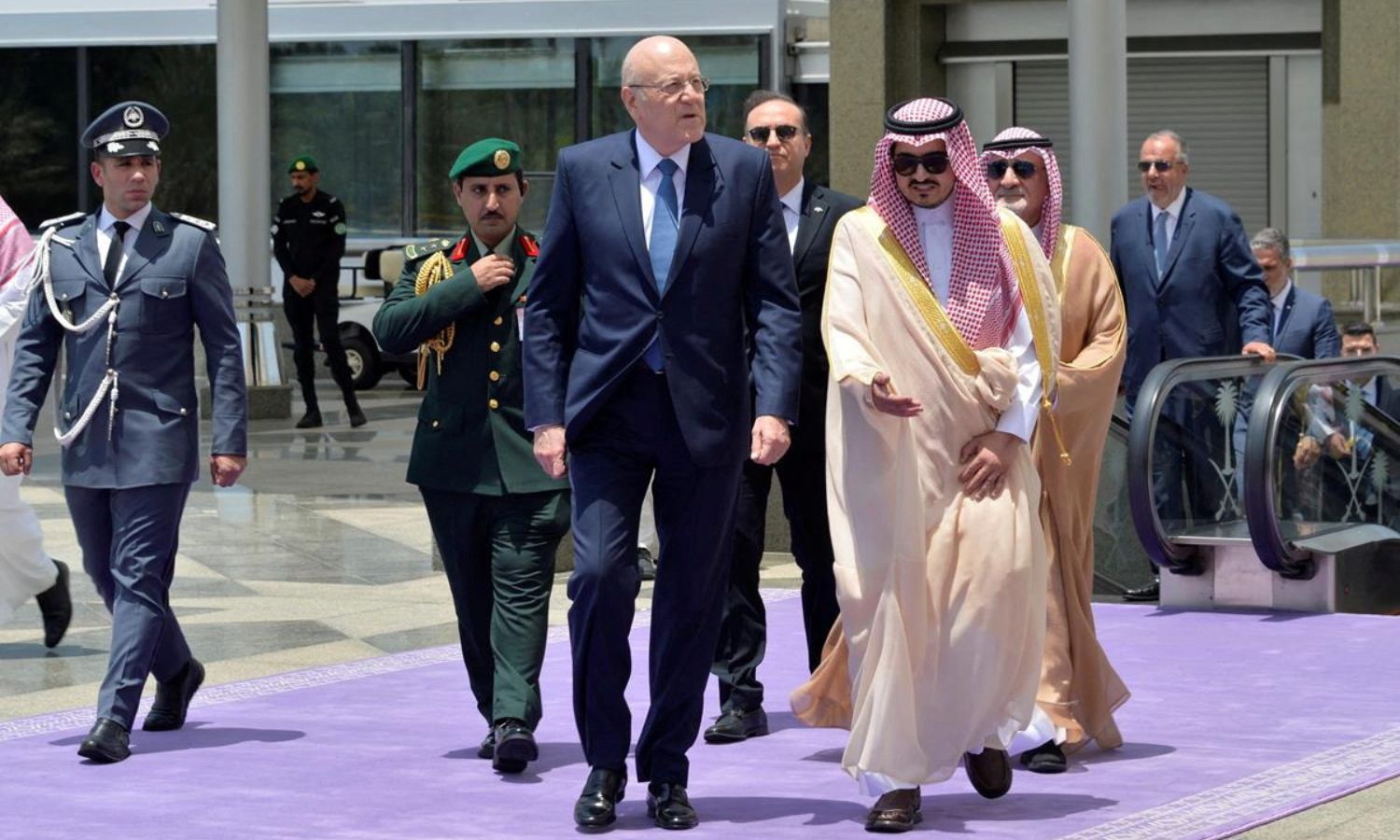 وصول رئيس وزراء لبنان نجيب ميقاتي إلى جدة لحضور اجتماعات القمة العربية الـ32 (وكالة الأنباء السعودية/واس)