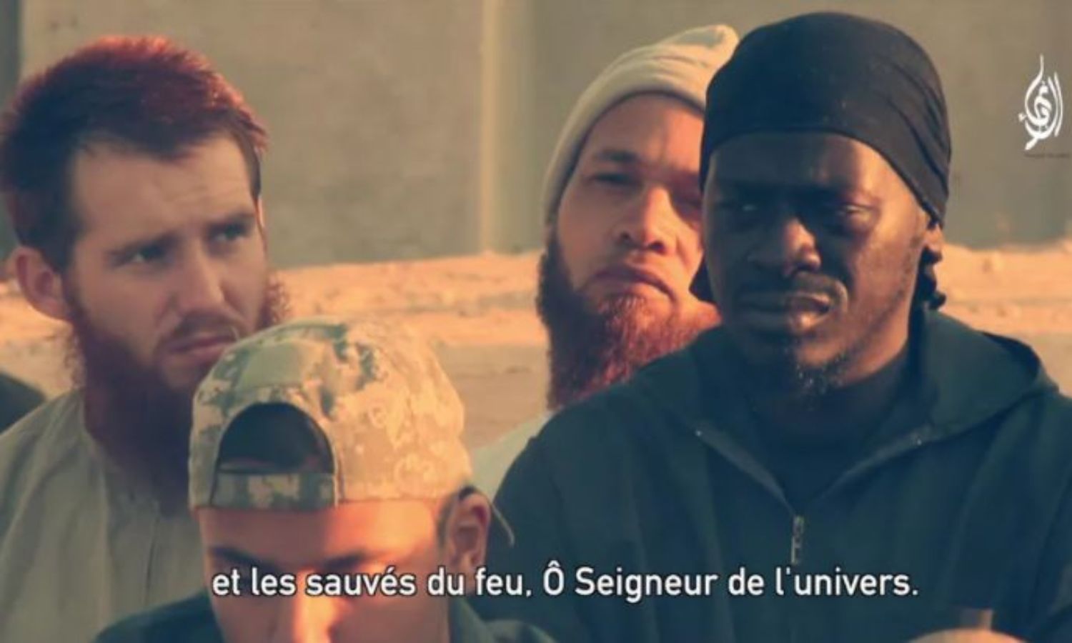 عمر أومسن (عمر ديابي) قائد فرقة "الغرباء" الفرنسية المقاتلة شمال غربي سوريا (لقطة شاشة من تسجيل نشرته الفرقة)