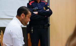 داني ألفيش خلال جلسات المحاكمة في برشلونة (AFP)