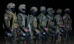 مقاتلون في "هيئة تحرير الشام" خلال تخريج دورة رماة قاذف "RPG" شمالي سوريا - 14 من كانون الثاني 2023 (أمجاد)