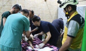 إصابات إثر استهداف قوات النظام السوري بطائرة مسيّرة انتحارية لسيارة مدنية في مدينة دارة عزة غربي حلب - 16 من نيسان 2024 (الدفاع المدني السوري)