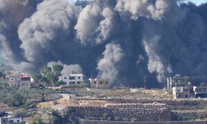تصاعد دخان كثيف نتيجة قصف إسرائيلي جنوبي لبنان- نيسان 2024 (ناشيونال)