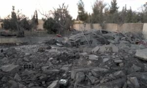الدمار الذي لحق بمقر حركة النجباء العراقية في منطقة السيدة زينب بالقرب من العاصمة السورية دمشق عقب غارة إسرائيلية- 9 من أيار 2024 (قناة النجباء الفضائية)