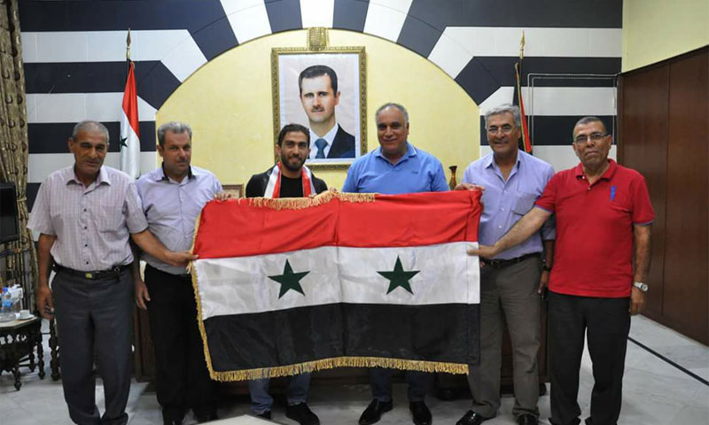 Syrian player Firas al-Khatib along with the governor of Homs Talal al-Barazi (Provincial Council)