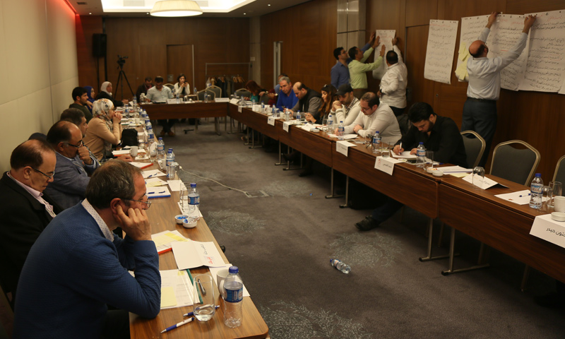 Working groups at the “Syrian Media Confronting Yellow Journalism” Forum preparing the final recommendations - October 30, 2017 (Enab Baladi)