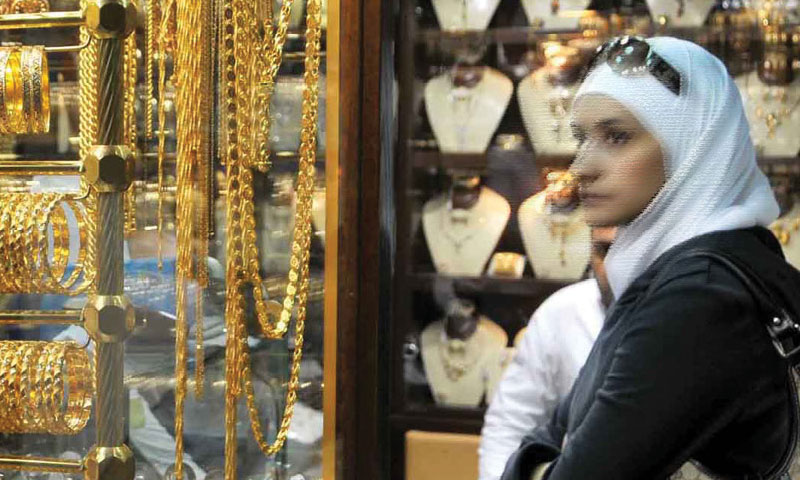 Syrian girl in front of jewelry shop in Damascus - Graphical picture (Al-Ba’ath newspaper)