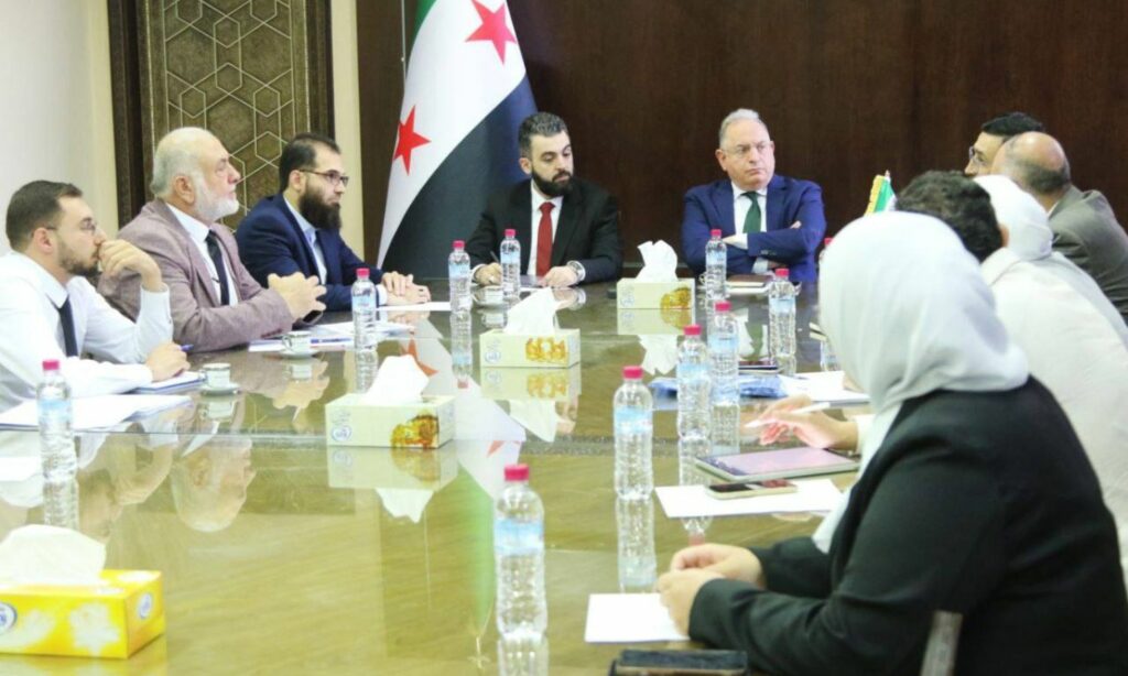 وزيرا المالية والإدارة المحلية في سوريا يناقشان آلية تنظيم الإدارة المالية للبلديات والمحافظات - 10 تموز 2025 (وزارة المالية/فيسبوك)
