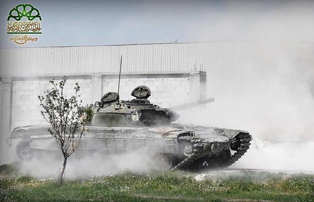 دبابة تابعة لجيش الإسلام خلال معارك اليوم 6/2/2015