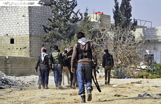 مقاتلون في مدينة داريا - عدسة شاب ديراني