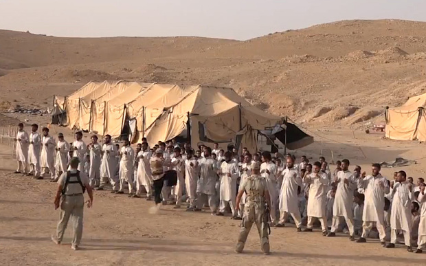 صورة من أحد الفيديوهات نشرها تنظيم الدولة 12 تشرين الأول 2014