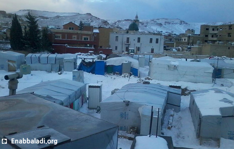 الثلوج في مخيمات اللاجئين السوريين في لبنان، السبت 2 كانون الثاني، المصدر: عنبب بلدي.
