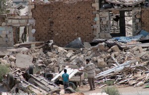 جمع حطب البيوت المهدمة في مدينة داريا
أيلول 2015
(عنب بلدي)