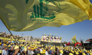أنصار حزب الله في أحد الساحات العامة - لبنان 