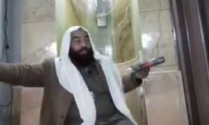 محمد العاصي، خطيب في أحد مساجد حلب.