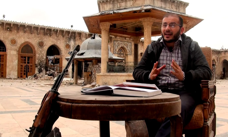 الإعلامي زاهر الشرقاط في برنامج "من الخنادق" في باحة المسجد الأموي بحلب (يوتيوب)