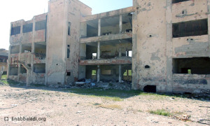 مدرسة مدمرة في مدينة درعا، عنب بلدي. 