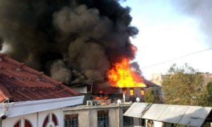 الحرائق أتت على 70 محلًا تجاريًا في سوق العصرونية بالعاصمة دمشق، السبت 23 نيسان.