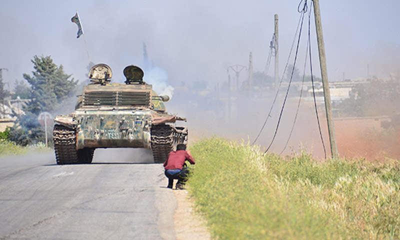 دبابة تابعة للواء المعتصم في الجيش الحر في مدينة اعزاز - 18 أيار 2016 (الأناضول)