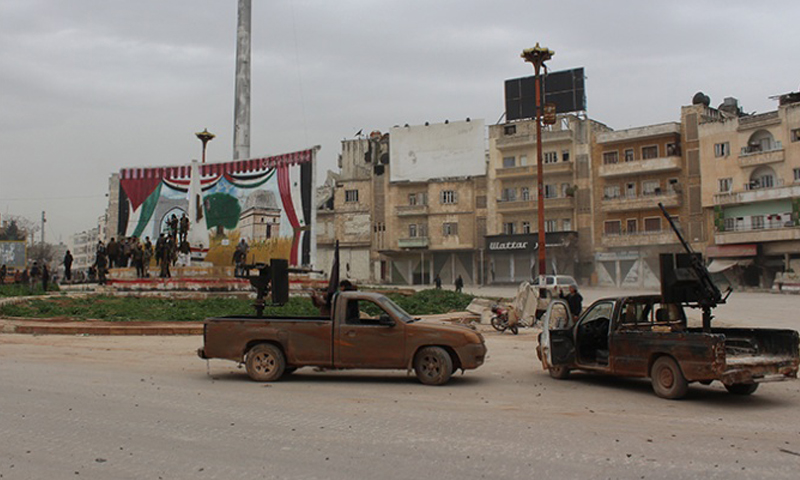 صورة أرشيفية لدوار المحراب في مدينة إدلب، عقب سيطرة "جيش الفتح عليها (الجزيرة).