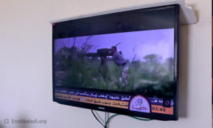 شاشة في مكتب تلفزيون "حلب اليوم" (عنب بلدي)