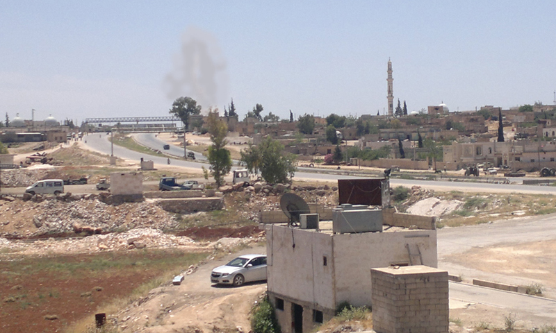 غارات سابقة على بلدة خان السبل في ريف إدلب (سمارت).