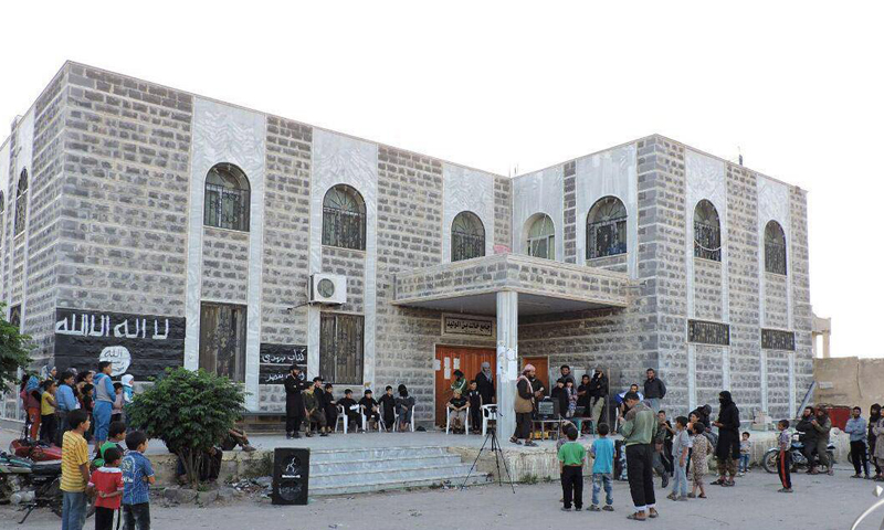 فعاليات "دعوية" لـ "لواء شهداء اليرموك" في بلدة عابدين في ريف درعا الغربي، الجمعة 20 أيار.