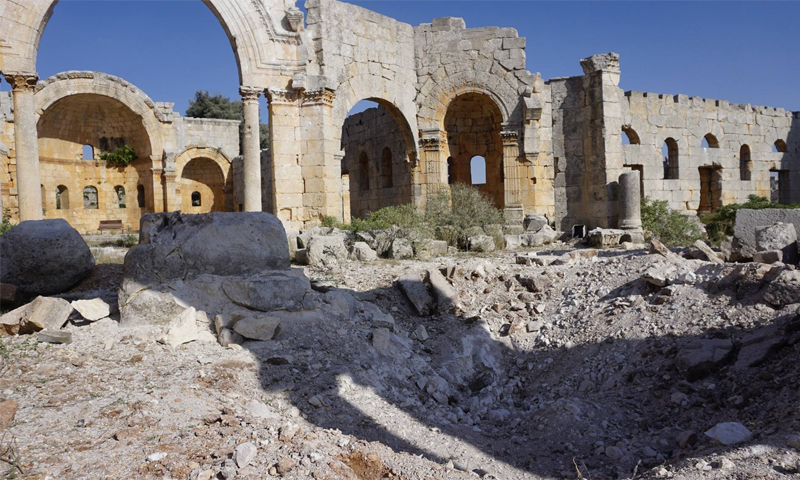 آثار القصف الحربي على قلعة سمعان - 12 أيار 2016 (فيسبوك)