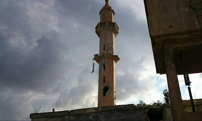 قذائف تطال مسجد قرية عين الذكر في ريف درعا الغربي، الجمعة 6 أيار (شهداء اليرموك).
