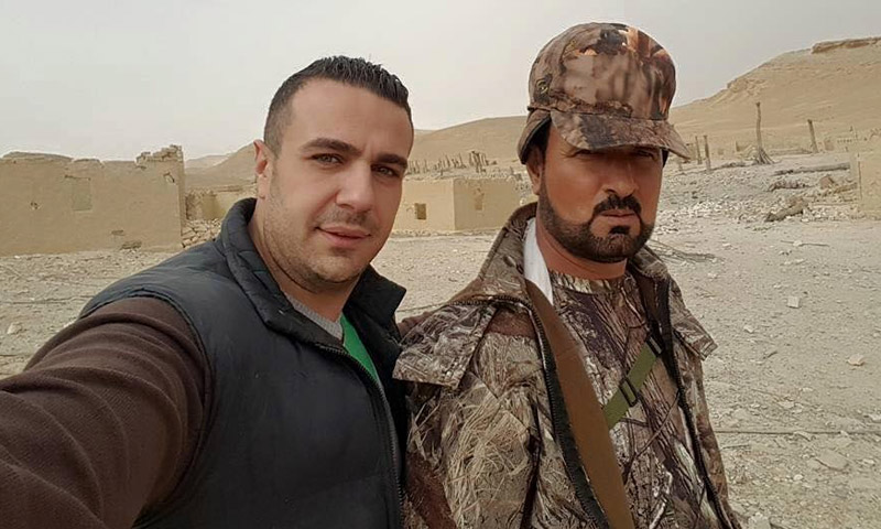 شادي حلوة إلى جانب العقيد في قوات الأسد، سهيل الحسن (إنترنت)