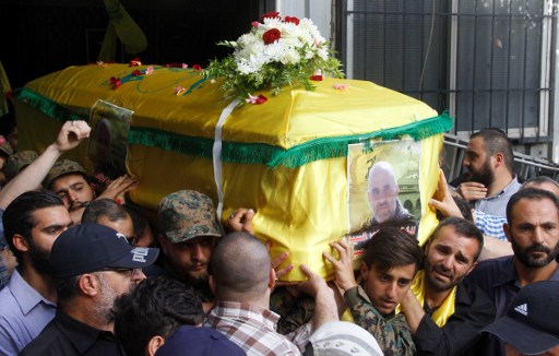 تشييع القيادي في حزب الله، خليل علي السيد حسن، قتل في ريف حلب الجنوبي (AFP). 